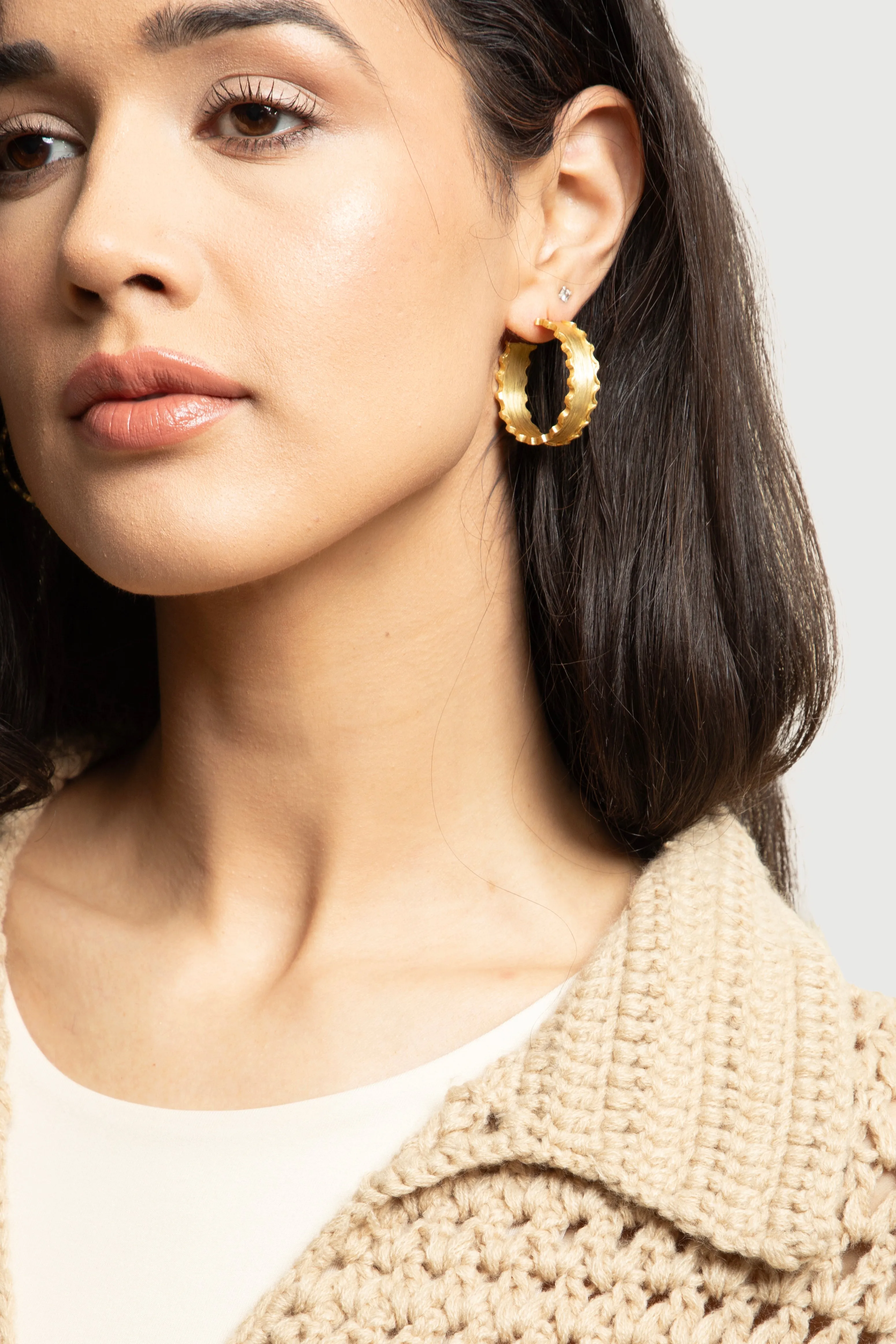 SCALLOPED HOOP EARRINGS